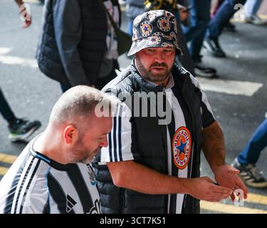 Newcastle, Royaume-Uni. 05 octobre 2025. Les fans de Newcastle arrivent lors du match de Newcastle United FC contre Nottingham Forest FC English premier League au St.James' Park, Newcastle, Angleterre, Royaume-Uni le 5 octobre 2025 crédit : Lee Keuneke/Every second Media crédit : Every second Media/Alamy Live News Banque D'Images