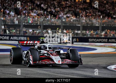 Singapour, Singapour. 05 octobre 2025. Oliver Bearman (GBR) Haas TTB-25. 05.10.2025. Championnat du monde de formule 1, Rd 18, Grand Prix de Singapour, Marina Bay Street circuit, Singapour, jour de la course. Crédit : James Moy/Alamy Live News Banque D'Images