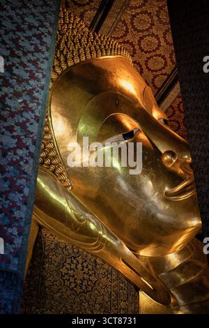 Le Bouddha couché, Wat Pho, Bangkok, Thaïlande Banque D'Images