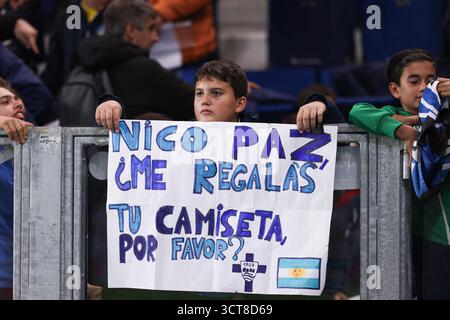 Bergame, Italie. 04 octobre 2025. Un jeune supporter de Côme a vu pendant le match de Serie A entre Atalanta B.C. et Côme au New Balance Stadium à Bergame. Crédit : Gonzales photo/Alamy Live News Banque D'Images