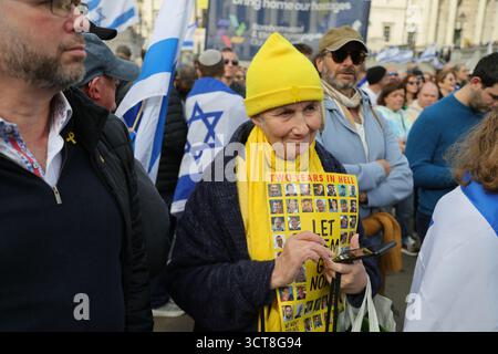 Londres, Royaume-Uni. 05 octobre 2025. Londres, Royaume-Uni - 05 octobre 2025. La communauté juive organise une commémoration du deuxième anniversaire de l'attaque du 7 octobre à Trafalgar Square, dans un climat de sécurité renforcée. Crédit : Uwe Deffner/Alamy Live News Banque D'Images