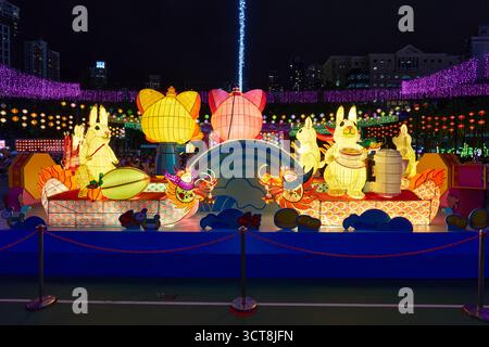 Scription Tin Hau, Hong Kong - 5 octobre : les lanternes de la série du patrimoine culturel immatériel de Hong Kong au Carnaval des lanternes 2025 à Victoria Park Banque D'Images