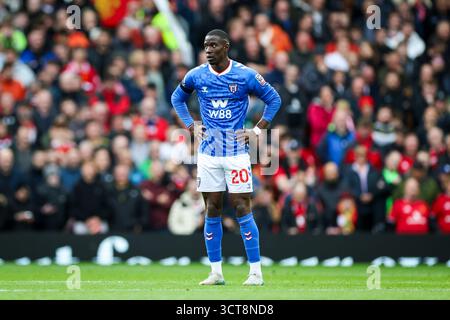 Manchester, Angleterre, Royaume-Uni. 04 octobre 2025. Le défenseur des Sunderland Nordi Mukiele (20 ans) lors du match Manchester United FC contre Sunderland AFC English premier League à Old Trafford, Manchester, Angleterre, Royaume-Uni le 4 octobre 2025 crédit : Phil Duncan/Every second Media crédit : Every second Media/Alamy Live News Banque D'Images