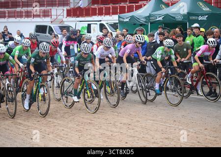 Gijón, Espagne, 5 octobre 2025 : début de l'épreuve d'élite féminine lors du 15e Trophée Villa de Gijón le 5 octobre 2025, à Gijón, Espagne. Crédit : Alberto Brevers / Alamy Live News. Banque D'Images