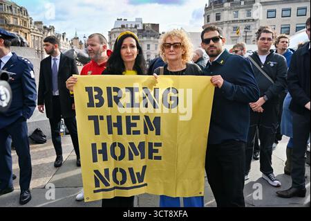 LONDRES, ROYAUME-UNI. 05 octobre 2025. La communauté juive honore les vies perdues le 7 octobre 2023 et appelle à la libération des otages heldv un rassemblement à Trafalgar Square, Londres, Royaume-Uni. (Photo de 李世惠/Voir Li/Picture Capital) crédit : Voir Li/Picture Capital/Alamy Live News Banque D'Images