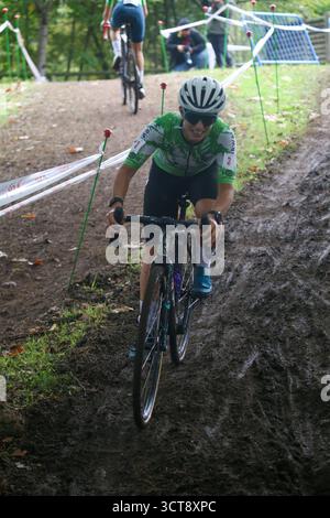 Gijón, Espagne, 5 octobre 2025 : Sara Cueto (5), cycliste Unicaja Gijón, lors du 15e Trophée Villa de Gijón, le 5 octobre 2025, à Gijón, Espagne. Crédit : Alberto Brevers / Alamy Live News. Banque D'Images