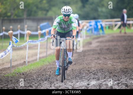 Gijón, Espagne, 5 octobre 2025 : Sara Cueto (3), cycliste Unicaja Gijón, lors du 15e Trophée Villa de Gijón, le 5 octobre 2025, à Gijón, Espagne. Crédit : Alberto Brevers / Alamy Live News. Banque D'Images
