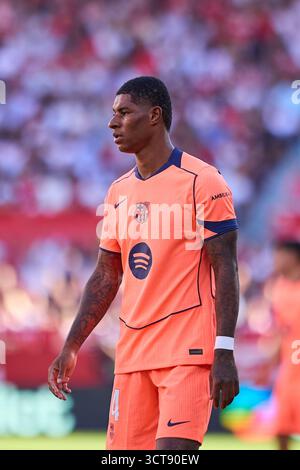 Séville, Espagne. 05 octobre 2025. SÉVILLE, ESPAGNE - 5 OCTOBRE : Marcus Rashford, du FC Barcelone, regarde le match LaLiga EA Sports entre le Sevilla FC et le FC Barcelone au stade Ramon Sanchez Pizjuan le 5 octobre 2025 à Séville, Espagne. (Photo de Gabriel Colchero/photo Players images/Magara Press) crédit : Magara Press SL/Alamy Live News Banque D'Images