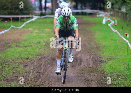 Gijón, Espagne, 5 octobre 2025 : Mario Junquera (2), cycliste de l'Unicaja Gijón, lors du 15e Trophée Villa de Gijón, le 5 octobre 2025, à Gijón, Espagne. Crédit : Alberto Brevers / Alamy Live News. Banque D'Images