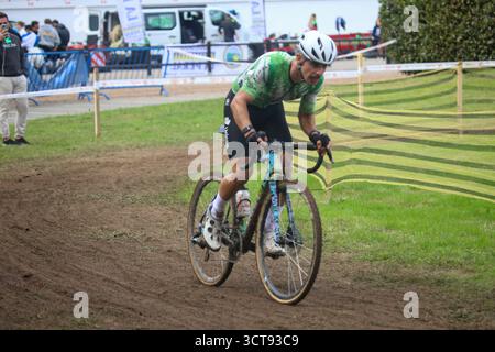 Gijón, Espagne, 5 octobre 2025 : Mario Junquera (2), cycliste de l'Unicaja Gijón, lors du 15e Trophée Villa de Gijón, le 5 octobre 2025, à Gijón, Espagne. Crédit : Alberto Brevers / Alamy Live News. Banque D'Images