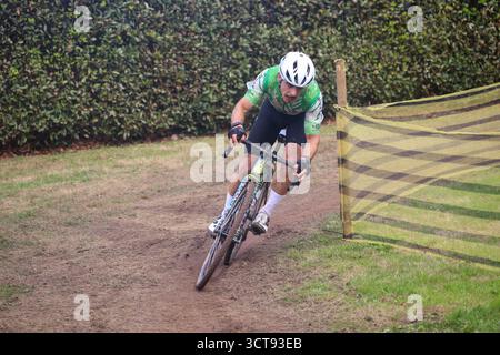 Gijón, Espagne, 5 octobre 2025 : Mario Junquera (2), cycliste de l'Unicaja Gijón, lors du 15e Trophée Villa de Gijón, le 5 octobre 2025, à Gijón, Espagne. Crédit : Alberto Brevers / Alamy Live News. Banque D'Images