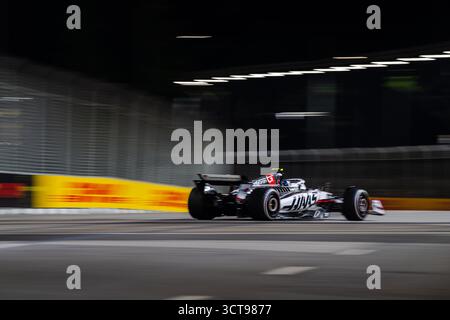 Singapour. 05 octobre 2025. Oliver Bearman 87 (GBR) MoneyGram Haas VF-25 lors du Grand Prix de formule 1 Singapore Airlines 2025 au Marina Bay Street circuit, Singapour le 5 octobre 2025 crédit : Jun Da Tan/Every second Media crédit : Every second Media/Alamy Live News Banque D'Images