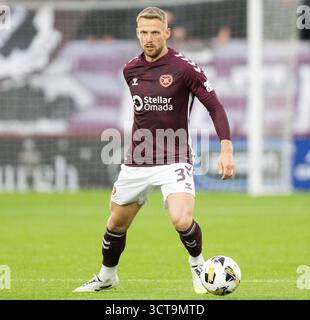 ÉDIMBOURG, ÉCOSSE - 04 OCTOBRE : Stephen Kingsley de Hearts' Hearts en action lors d'un match William Hill Premiership entre Heart of Midlothian et Hibernian au Tynecastle Park, le 04 octobre 2025, à Édimbourg, en Écosse. (Photo de Paul Byars / Alamy Live News) Banque D'Images