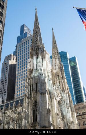 La cathédrale de Patrick est un monument emblématique de New York City, USA 2025 Banque D'Images