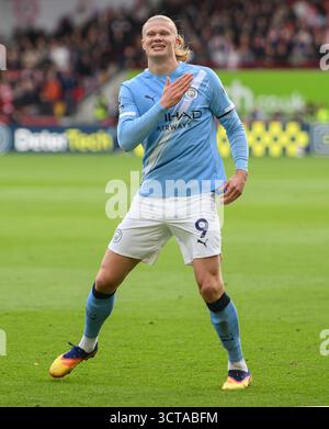 Londres, Royaume-Uni. 05 octobre 2025. Brentford v Manchester City - premier League - Gtech Community Stadium - Londres. Erling Haaland célèbre son objectif. Crédit photo : Mark pain / Alamy Live News Banque D'Images