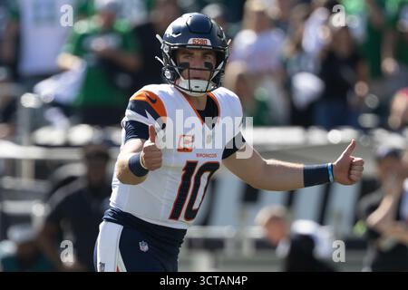 Philadelphie, Pa, États-Unis 5 octobre 2025. BO NIX (10 ans), quarterback des Broncos de Denver, participe à une quinzième semaine de match entre les Eagles de Philadelphie et les Broncos de Denver, dimanche 05 octobre 2025, au Lincoln Financial Field à Philadelphie, PA. (Crédit image : © Saquan Stimpson/ZUMA Press Wire) USAGE ÉDITORIAL SEULEMENT ! Non destiné à UN USAGE commercial ! Banque D'Images