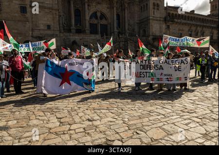 Saint-Jacques-de-Compostelle, 5 octobre 2025. Manifestation de soutien à la Palestine organisée par divers partis politiques et groupes sociaux de toute la Galice. Crédit : Xan Gasalla/Alamy Live News Banque D'Images