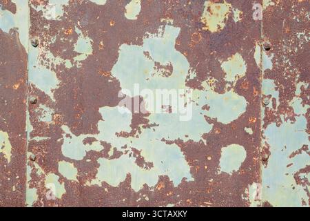 Fond avec surface métallique rouillée et vieille peinture vert clair Banque D'Images