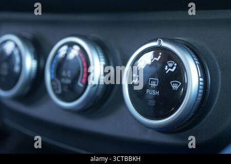 Vue rapprochée des boutons de commande de la climatisation de la voiture Banque D'Images