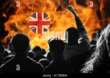 Une manifestation d'extrême droite, rassemblement contre l'immigration à Londres, Grande-Bretagne. La photo documente la scène de protestation politique. Manifestation en Grande-Bretagne. Banque D'Images