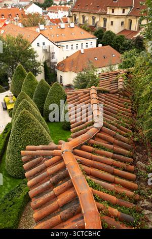 Jardin Vrtba (Vrtbovska zahrada) toits et haies à Prague Banque D'Images