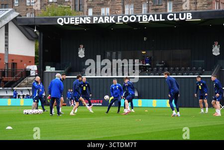 Joueurs écossais lors d'une séance d'entraînement à Lesser Hampden, Glasgow. Date de la photo : lundi 6 octobre 2025. Banque D'Images
