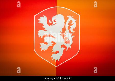 Zeist, pays-Bas. 06 octobre 2025. ZEIST, 06-10-2025, KNVB Campus, saison 2025/2026, football international néerlandais, Pressconference pays-Bas, photo montre le logo KNVB crédit : Pro Shots/Alamy Live News Banque D'Images