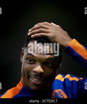 Zeist, pays-Bas. 06 Oct, 2025.ZEIST - Denzel Dumfries lors d'une session d'entraînement de l'équipe nationale néerlandaise au Campus KNVB. L'équipe néerlandaise se prépare pour les qualifications de la Coupe du monde contre Malte et la Finlande. ANP KOEN VAN WEEL crédit : ANP/Alamy Live News Banque D'Images