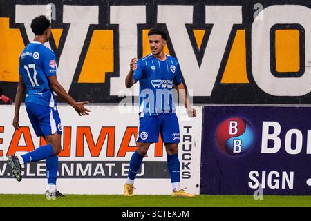 Arnhem, pays-Bas. 06 octobre 2025. ARNHEM, 06-10-2025, GelreDome, saison 2025/2026, football néerlandais Keuken Kampioen Divisie, match entre vitesse et FC Den Bosch, la photo montre le joueur de FC Den Bosch Emian-Johar Semedo et le joueur de FC Den Bosch Kevin Monzialo célèbrent le deuxième but de leur équipe crédit : Pro Shots/Alamy Live News Banque D'Images
