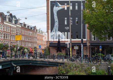 Sir Albert Hotel avec une fresque murale audacieuse de héron par Adele Renault, Amsterdam, pays-Bas Banque D'Images