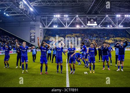 Arnhem, pays-Bas. 06 octobre 2025. ARNHEM, 06-10-2025, GelreDome, saison 2025/2026, football néerlandais Keuken Kampioen Divisie, match entre vitesse et FC Den Bosch, la photo montre les joueurs du FC Den Bosch fêtent la victoire de leur équipe crédit : Pro Shots/Alamy Live News Banque D'Images