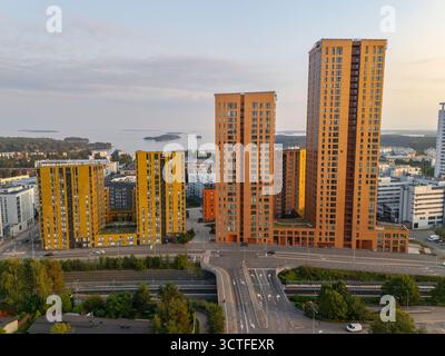 Vue aérienne des nouvelles tours résidentielles à Vuosaari, Helsinki Banque D'Images