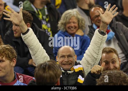 Arnhem, pays-Bas. 06 octobre 2025. ARNHEM, PAYS-BAS - 6 OCTOBRE : Vitessefans lors du match néerlandais Keuken Kampioen Divisie entre vitesse et FC Den Bosch au Stadion Gelredome le 6 octobre 2025 à Arnhem, pays-Bas. (Photo de Ben Gal/Orange Pictures) crédit : Orange pics BV/Alamy Live News Banque D'Images