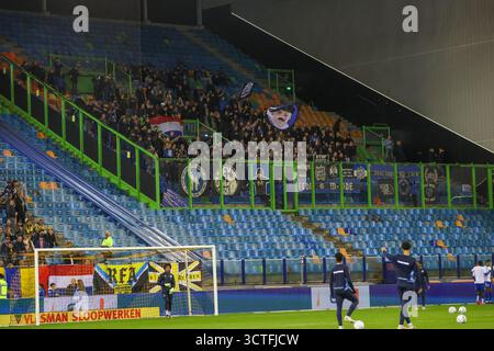 Arnhem, pays-Bas. 06 octobre 2025. ARNHEM, PAYS-BAS - 6 OCTOBRE : le FC Den Bosch attend les fans lors du match néerlandais Keuken Kampioen Divisie entre vitesse et le FC Den Bosch au Stadion Gelredome le 6 octobre 2025 à Arnhem, pays-Bas. (Photo de Ben Gal/Orange Pictures) crédit : Orange pics BV/Alamy Live News Banque D'Images