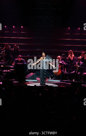 Londres, Royaume-Uni. 06 octobre 2025. Nicole Scherzinger se produit au Royal Albert Hall le 7 octobre 2025 (photo de Lounis Tiar) crédit : lounisPhotography/Alamy Live News Banque D'Images