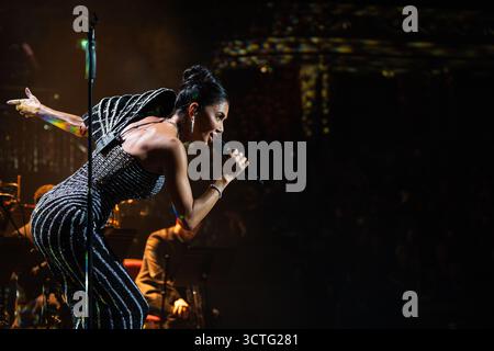 Londres, Royaume-Uni. 06 octobre 2025. Nicole Scherzinger se produit au Royal Albert Hall. Crédit : SOPA images Limited/Alamy Live News Banque D'Images