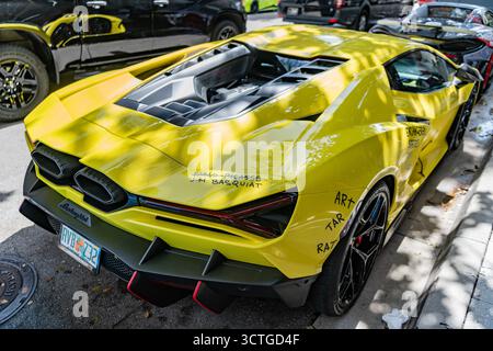 Miami, Floride, États-Unis - 16 février 2025 : voiture Lamborghini Revuelto garée à l'extérieur, vue arrière. 2024 Lamborghini Revuelto hybride supercar voiture de sport Banque D'Images