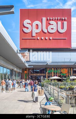 Splau Shopping Center signalisation extérieure et terrasse en plein air, Cornellà de Llobregat, Barcelone, Espagne, architecture commerciale moderne Banque D'Images