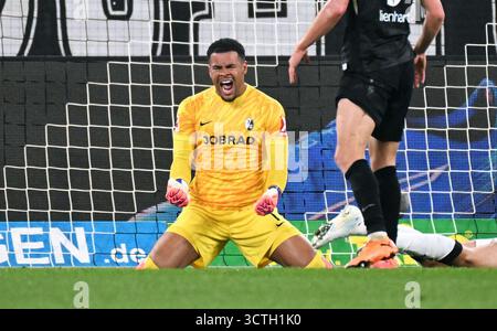 Fussball, Bundesliga, Deutschland, Herren, saison 2025/2026, 6. Spieltag, Borussia Park Mšnchengladbach, Bor. Mšnchengladbach - SC Freiburg ; Noah Atubolu (SCF) jubelt. Banque D'Images