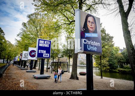 LA HAYE – affiches électorales de divers partis politiques. Les élections législatives anticipées auront lieu le 29 octobre 2025. ANP /HOLLANDSE HOOGTE /ROBIN UTRECHT pays-bas Out - belgique Out Banque D'Images
