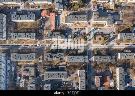 Drone vue des bâtiments dans la ville de Stalowa Wola dans la région de Subcarpathia en Pologne Banque D'Images