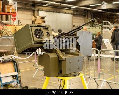 Station d'armement télécommandée exposée à l'intérieur de la zone d'atelier du 18e bataillon logistique Banque D'Images