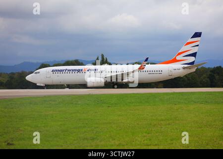 OSTRAVA, TCHÉQUIE - 17 SEPTEMBRE 2022 : compagnie aérienne charter Smartwings Boeing 737-800 (737NG) à l'aéroport d'Ostrava, République tchèque. Banque D'Images