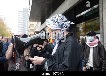 Édimbourg, Écosse, Royaume-Uni. 7 octobre 2025. Le rassemblement Pro Palestine a lieu devant la Bibliothèque Université d'Édimbourg le 7 octobre. Aujourd'hui marque l'anniversaire de l'attaque du Hamas. Crédit photos : Pako Mera/Alamy Live News Banque D'Images