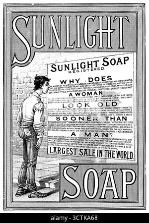 Publicité pour le savon solaire, 1890. POURQUOI UNE FEMME A-T-ELLE L'AIR VIEILLE PLUS TÔT QU'UN HOMME ? - POURQUOI la santé d'Une femme se détériore-T-ELLE si souvent à un âge précoce ? Mettez un homme dans une baignoire ; laissez-le se réchauffer avec la mousse chaude jusqu'à ce que tous les pores soient ouverts ; puis laissez-le se tenir debout sur la vapeur sale qui vient des vêtements brûlants et bouillants, et sa santé se dégraderait certainement avant longtemps. Et pourtant, cette terrible épreuve est exactement ce qu'Une FEMME doit traverser les jours de lavage... alors qu'elle est surchauffée au travail chaud, elle doit risquer sa vie en sortant à l'air libre pour accrocher les vêtements... médecins Banque D'Images