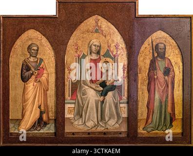 Madonna et l'enfant lecture, entre les saints Pierre et Paul, première moitié du 14ème cen.. Trouvé dans la Collection du Palazzo della Pilotta, Parme. Banque D'Images