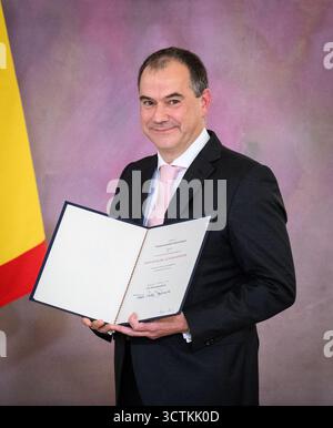 Berlin, Allemagne. 07 octobre 2025. Günter Spinner se tient au Palais de Bellevue à l'occasion de sa nomination en tant que nouveau juge à la Cour constitutionnelle fédérale. La Cour constitutionnelle fédérale est composée de seize juges. Le mandat est de douze ans et la réélection n'est pas possible. Crédit : Bernd von Jutrczenka/dpa/Alamy Live News Banque D'Images