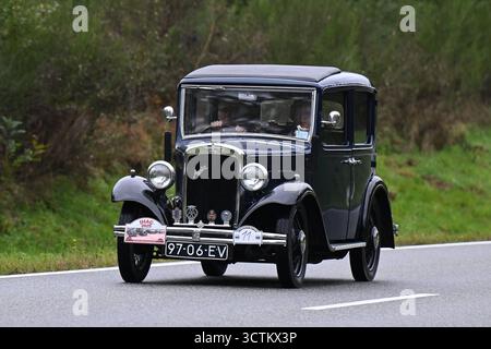 Eichelhardt GER, Technik, Automobil, Oldtimer, 45. ADAC Raiffeisen-Veteranenfahrt, MSc Altenkirchen, Rheinland-Pfalz, Eichelhardt, 04.10.2025 Austin Ten, Baujahr 1934, JO von Duren / Hetty von Duren GER, Technik, Automobil, Oldtimer, 45. ADAC Raiffeisen-Veteranenfahrt, MSc Altenkirchen, Rheinland-Pfalz, Eichelhardt, 04.10.2025 *** Eichelhardt GER, technologie, automobile 1934, JO von Duren Hetty von Duren GER, MSc Altenkirchen, Rhénanie Palatinat, Eichelhardt, 04 10 2025 Austin Ten, année de construction 45, JO von Duren Hetty von Duren GER, technologie, automobile, 45 Banque D'Images