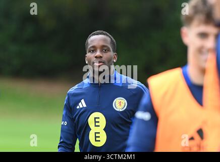 Oriam Sports Centre Edinburgh.Scotland, Royaume-Uni. 7 octobre 2025. Ecosse U21 Training session pour l'EURO 2027 qualificatif contre Gibraltar U21 crédit : eric mccowat/Alamy Live News Banque D'Images