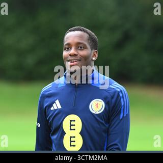 Oriam Sports Centre Edinburgh.Scotland, Royaume-Uni. 7 octobre 2025. Ecosse U21 Training session pour l'EURO 2027 qualificatif contre Gibraltar U21 crédit : eric mccowat/Alamy Live News Banque D'Images
